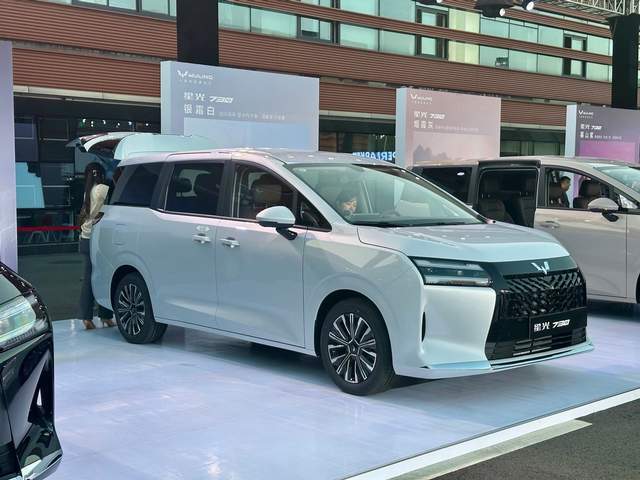 五菱星光730正式上市:空間、安全、動力全面越級