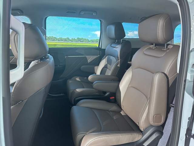 五菱星光730正式上市:空間、安全、動力全面越級