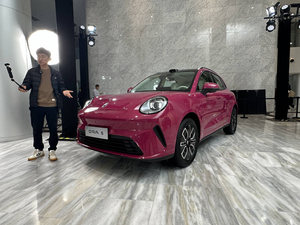 搭載長城汽車全新一代AI智慧空間 歐拉5預售價10.98萬-14.28萬元