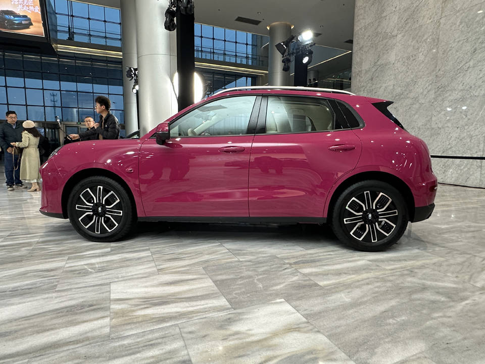 搭載長城汽車全新一代AI智慧空間 歐拉5預售價10.98萬-14.28萬元