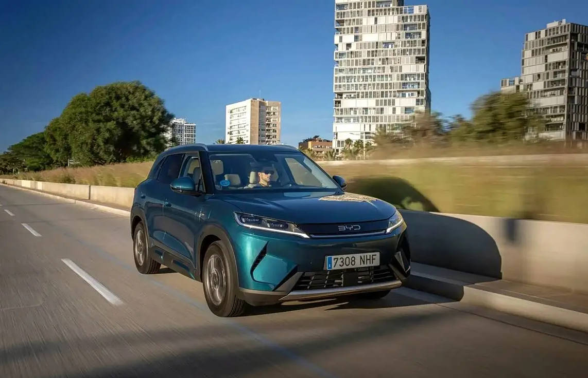 歐洲正式首發(fā)/綜合續(xù)航1000公里 比亞迪元UP DM-i官圖發(fā)布