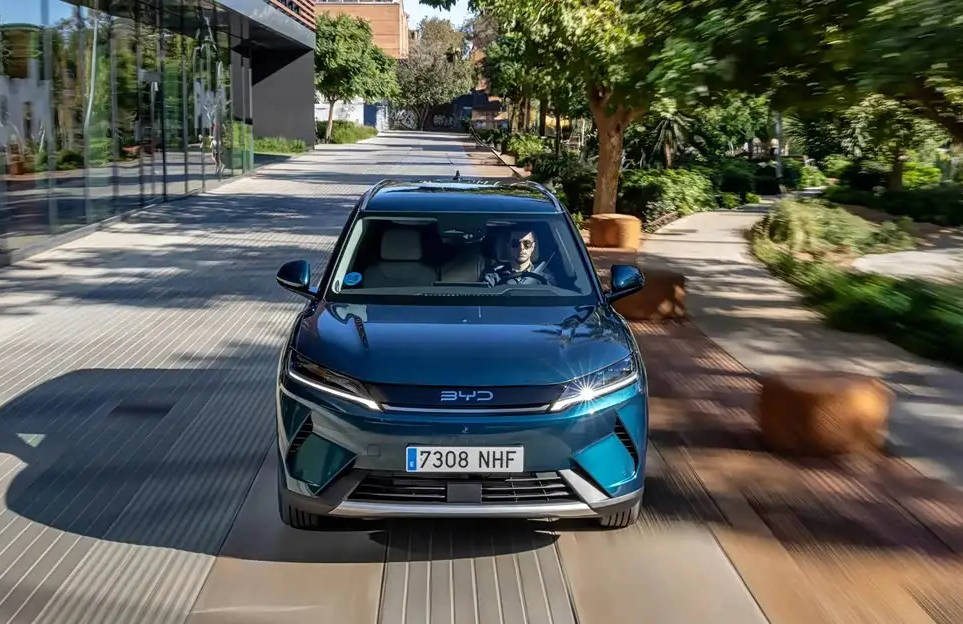 歐洲正式首發(fā)/綜合續(xù)航1000公里 比亞迪元UP DM-i官圖發(fā)布