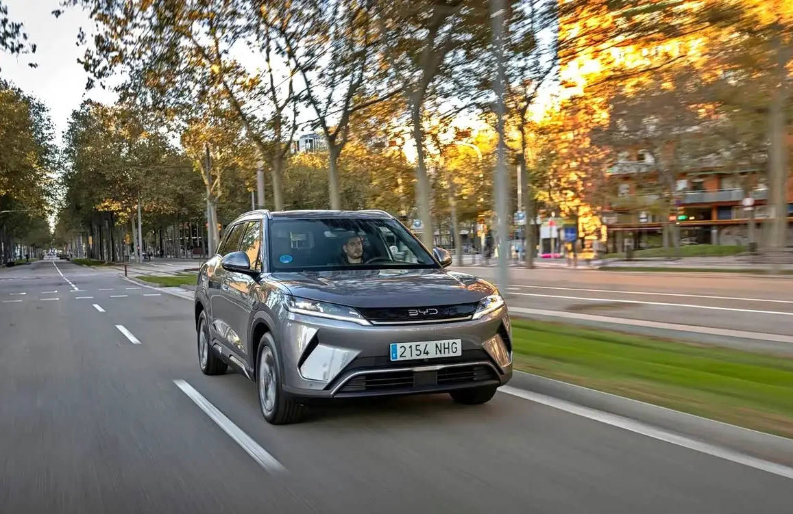 歐洲正式首發(fā)/綜合續(xù)航1000公里 比亞迪元UP DM-i官圖發(fā)布