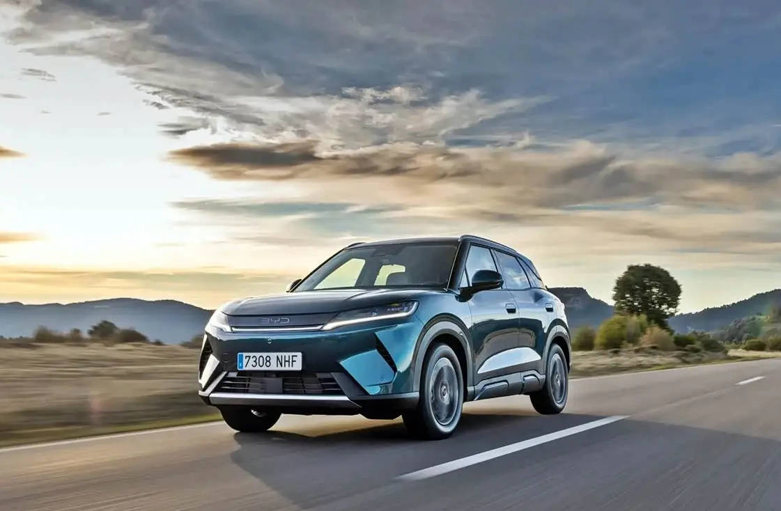 歐洲正式首發(fā)/綜合續(xù)航1000公里 比亞迪元UP DM-i官圖發(fā)布